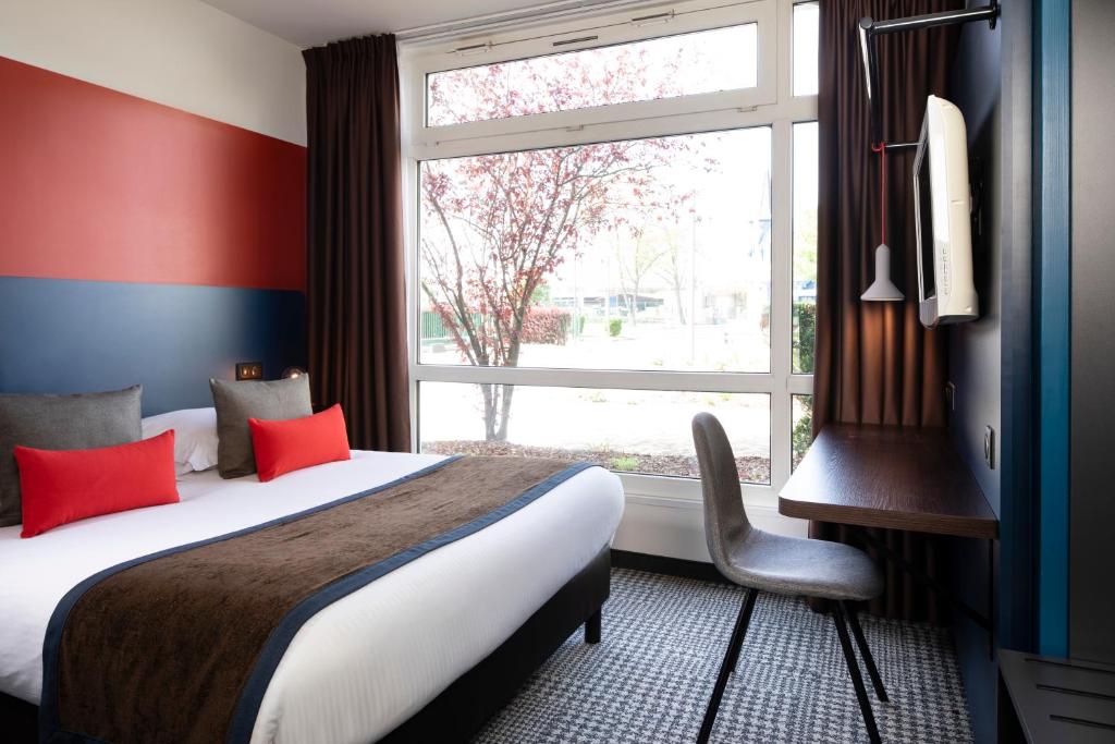 Postel nebo postele na pokoji v ubytování Hotel Le Bugatti