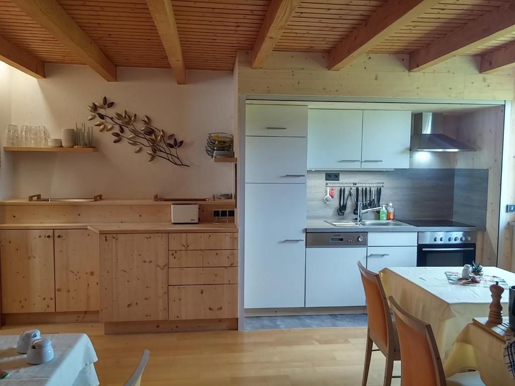 Kuchyň nebo kuchyňský kout v ubytování Ferienwohnungen Pension Sonnblick
