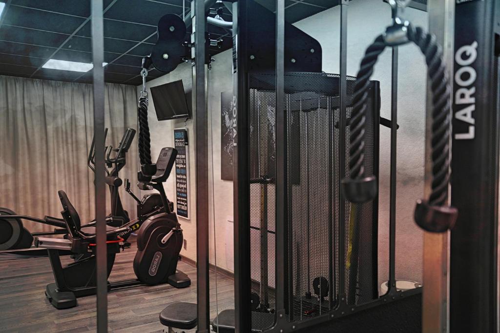 Fitness centrum a/nebo fitness zařízení v ubytování Hôtel Beauregard, The Originals Relais