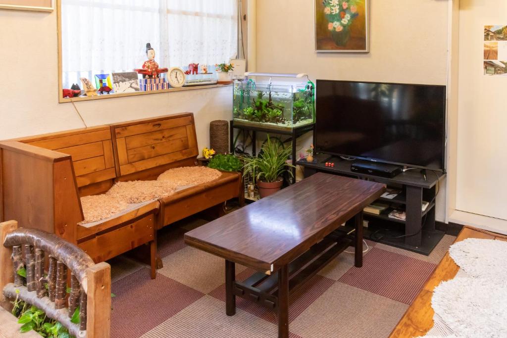 TV a/nebo společenská místnost v ubytování Tabist Hana Hotel Takinoya Aizu-Yanaizu