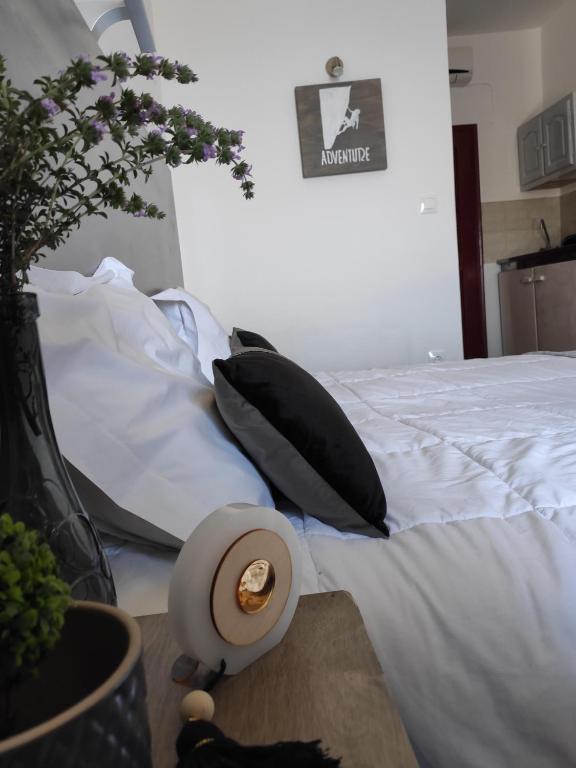 Postel nebo postele na pokoji v ubytování Afroditi Hotel