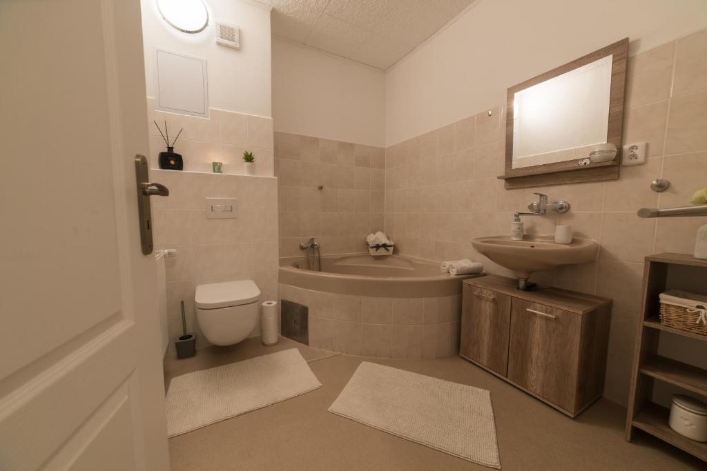 Kylpyhuone majoituspaikassa Apartmány U Sjezdovky