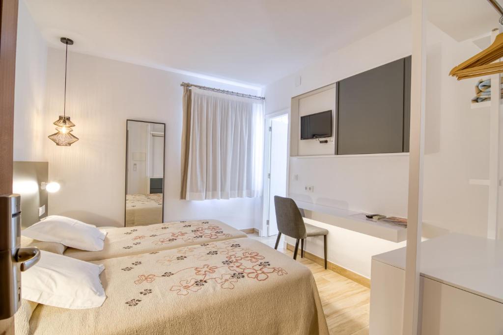 Postel nebo postele na pokoji v ubytování Hostal La Isla