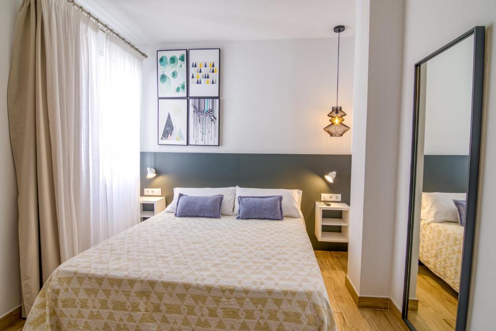 Postel nebo postele na pokoji v ubytování Hostal La Isla