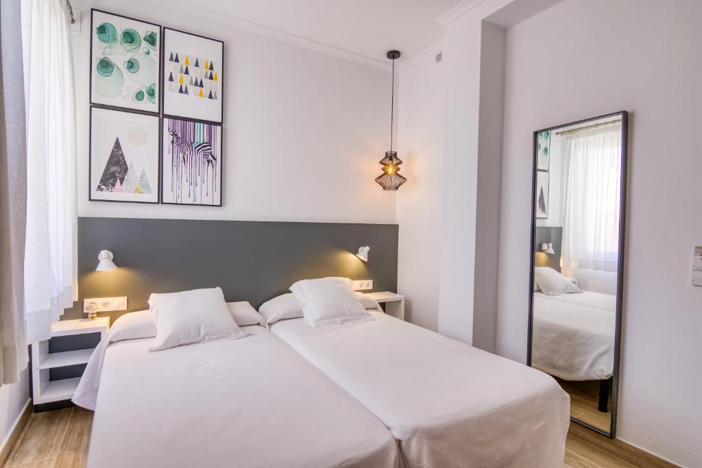 Postel nebo postele na pokoji v ubytování Hostal La Isla