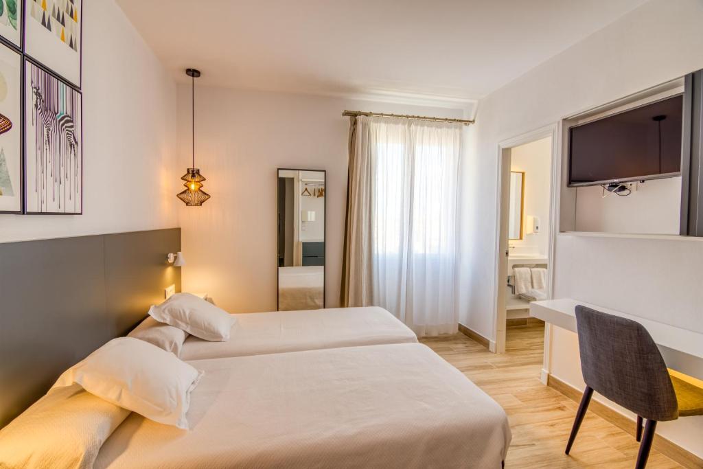 Hostal La Isla, Mahón – Updated 2022 Prices