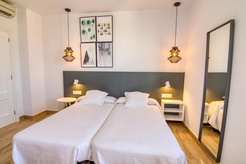 Postel nebo postele na pokoji v ubytování Hostal La Isla