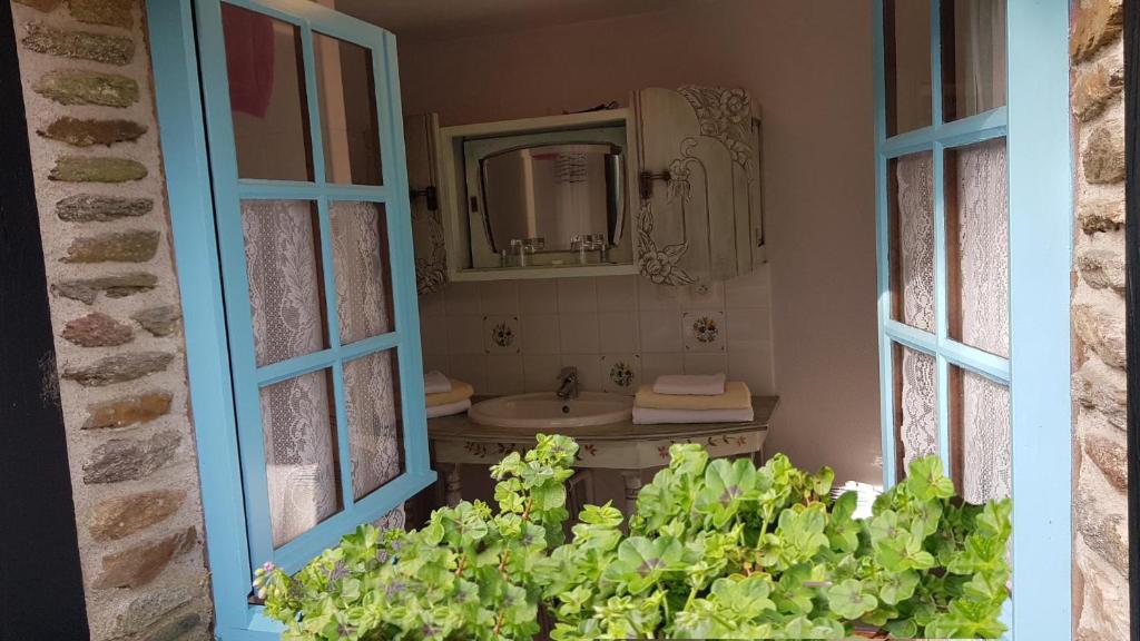 Koupelna v ubytování Auberge de Keringar