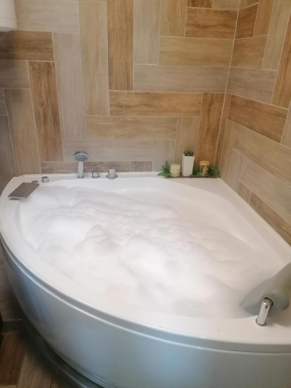 Marina Jacuzzi Apartment free parking - Departamento