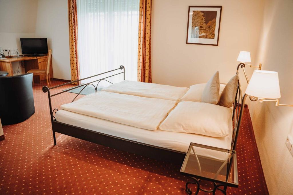 Postel nebo postele na pokoji v ubytování Hotel am Wallgraben