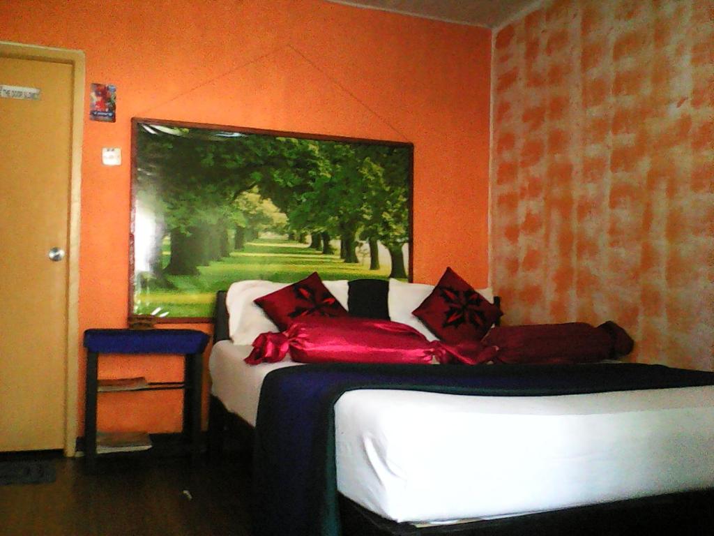 Postel nebo postele na pokoji v ubytování Lotus Inn Tourist Resort