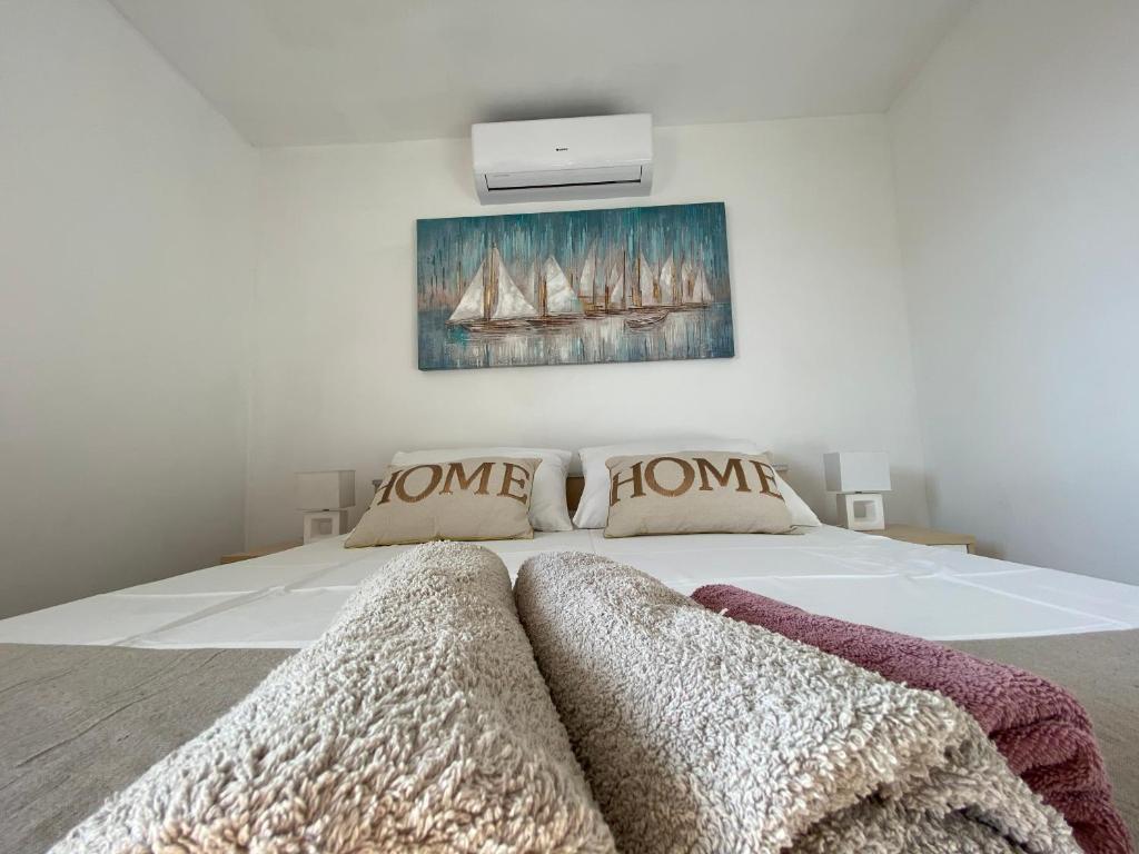 Posteľ alebo postele v izbe v ubytovaní Apartmani Vujić- Villa Dolac