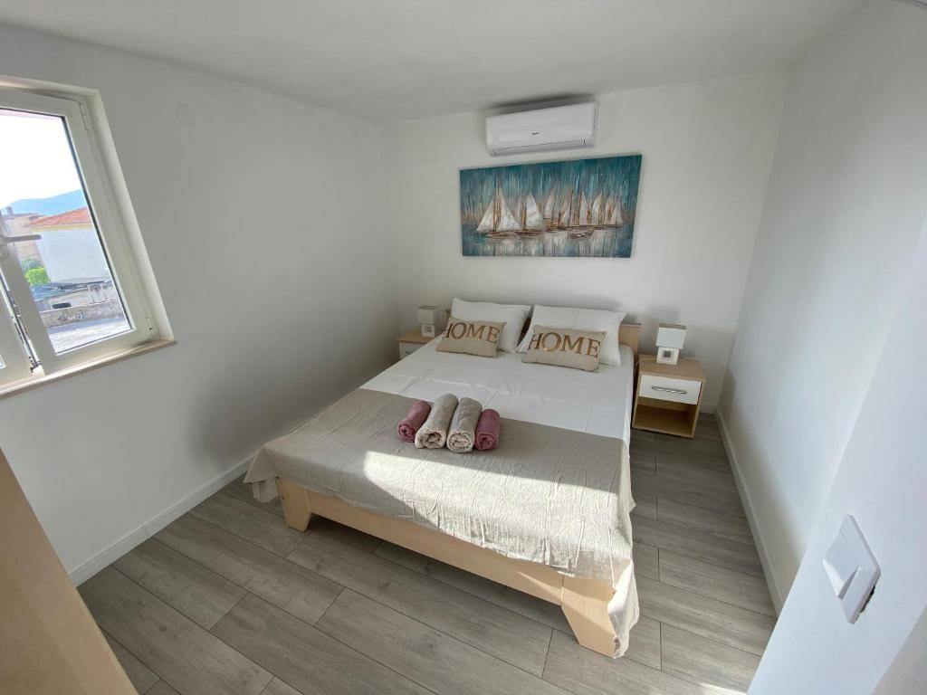 Posteľ alebo postele v izbe v ubytovaní Apartmani Vujić- Villa Dolac