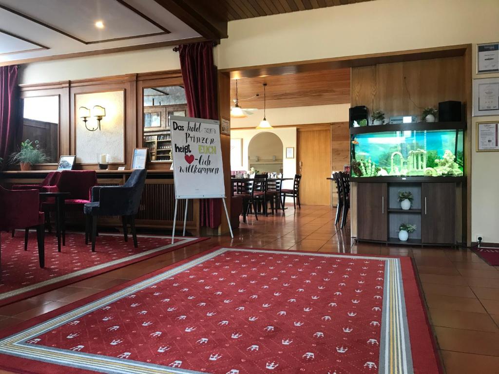 TV a/nebo společenská místnost v ubytování Hotel Zum Prinzen Sinsheim