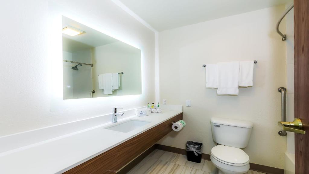 Holiday Inn Express Osage Beach - Lake of the Ozarks by IHG photo