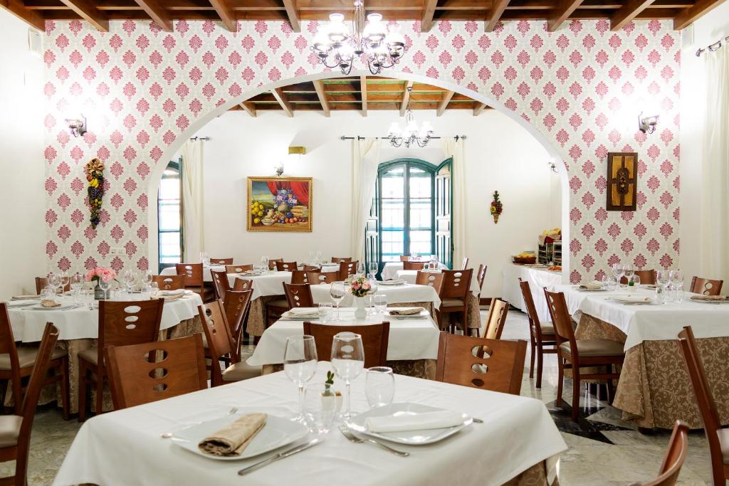 Reštaurácia alebo iné gastronomické zariadenie v ubytovaní Hospedium Hotel Rural Soterraña