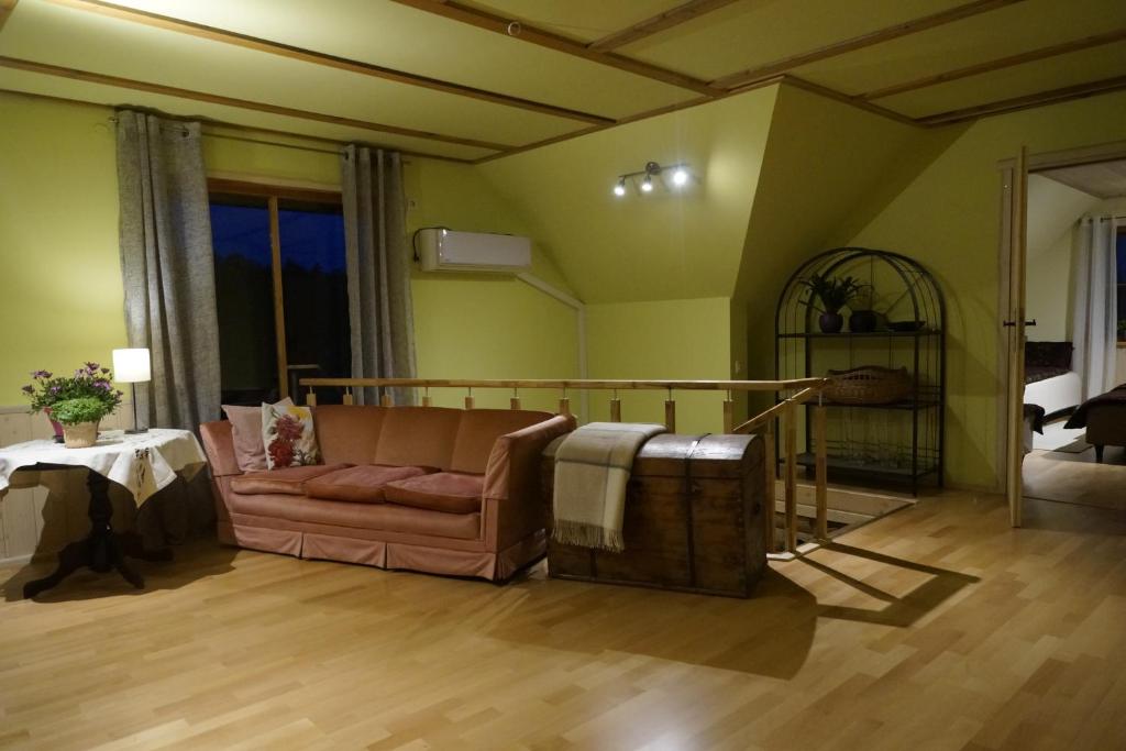 Līčupes - Maison De Six Chambres