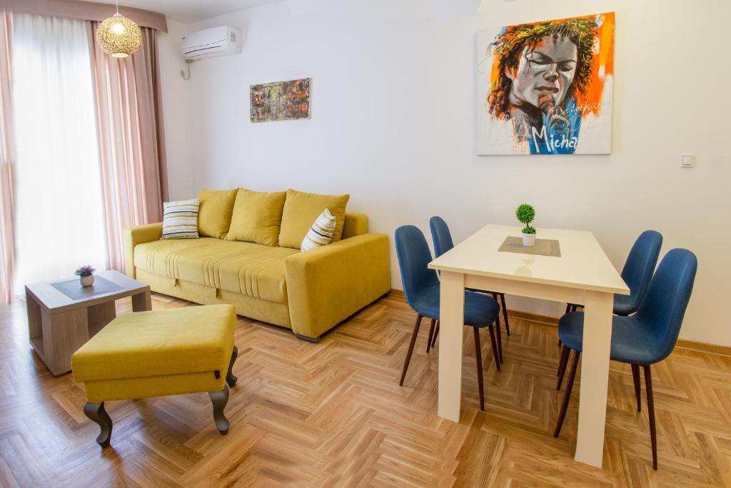 Afbeelding uit fotogalerij van Peace 2 Apartments with parking in Budva