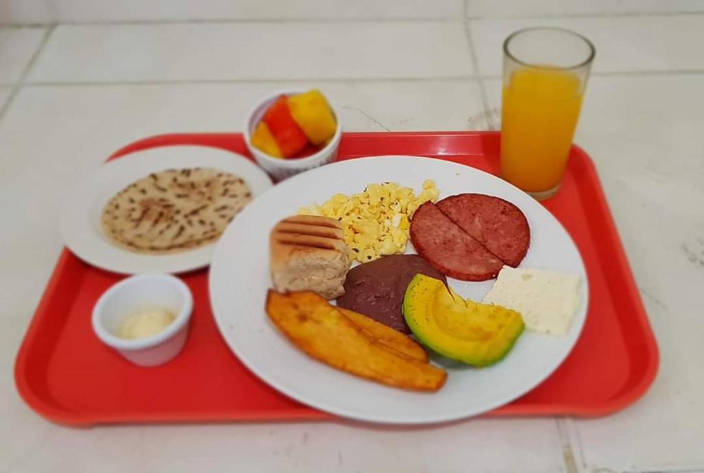 Jídlo v hotelu nebo okolí