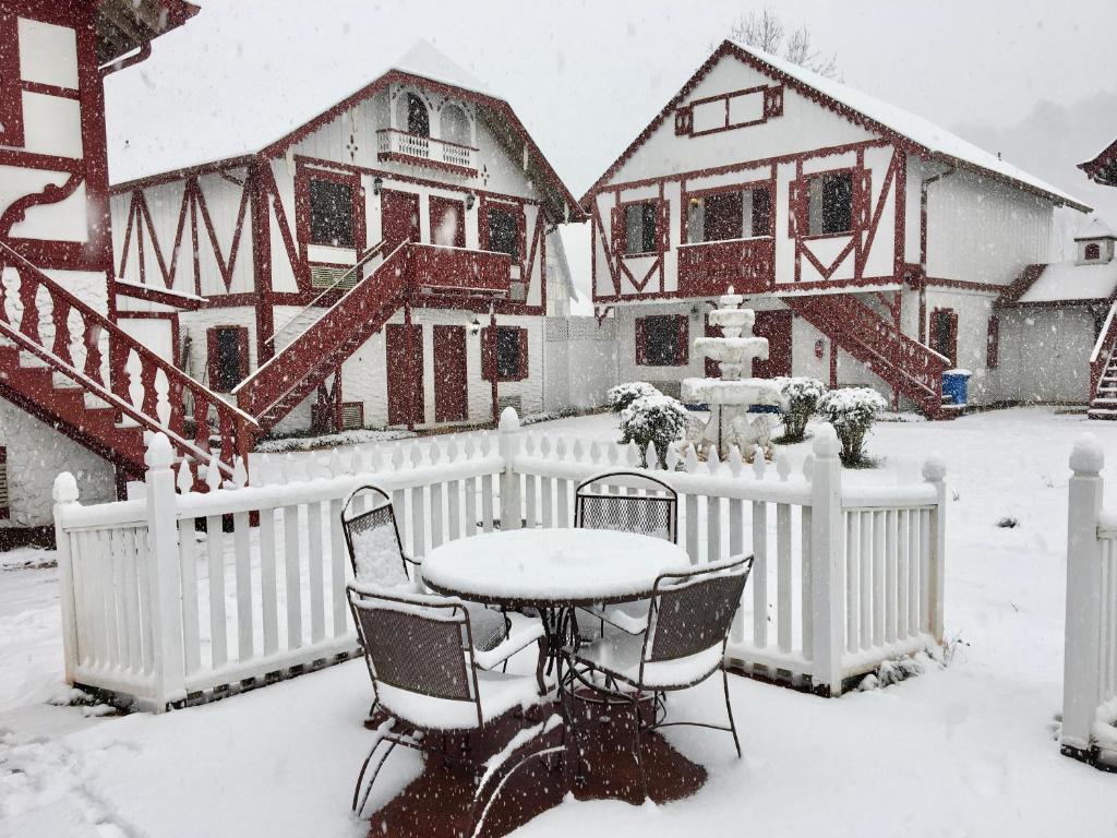 a table and chairs in a yard covered in snow at Alpine Village Inn in Helen