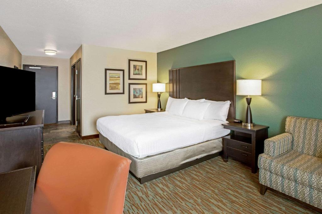 La Quinta by Wyndham Gillette photo