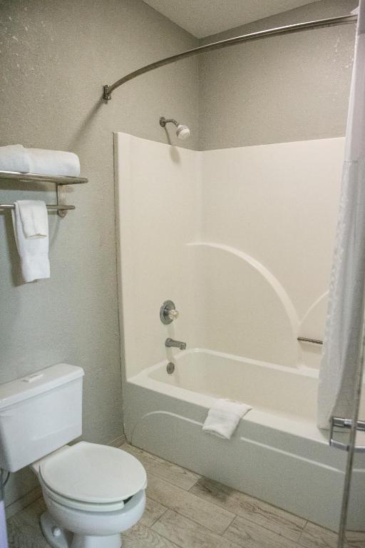 Mockingbird Inn & Suites - Queen Room With Two Queen Beds - Smoking