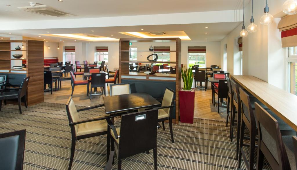 Posezení v ubytování Holiday Inn Express Bristol Filton by IHG