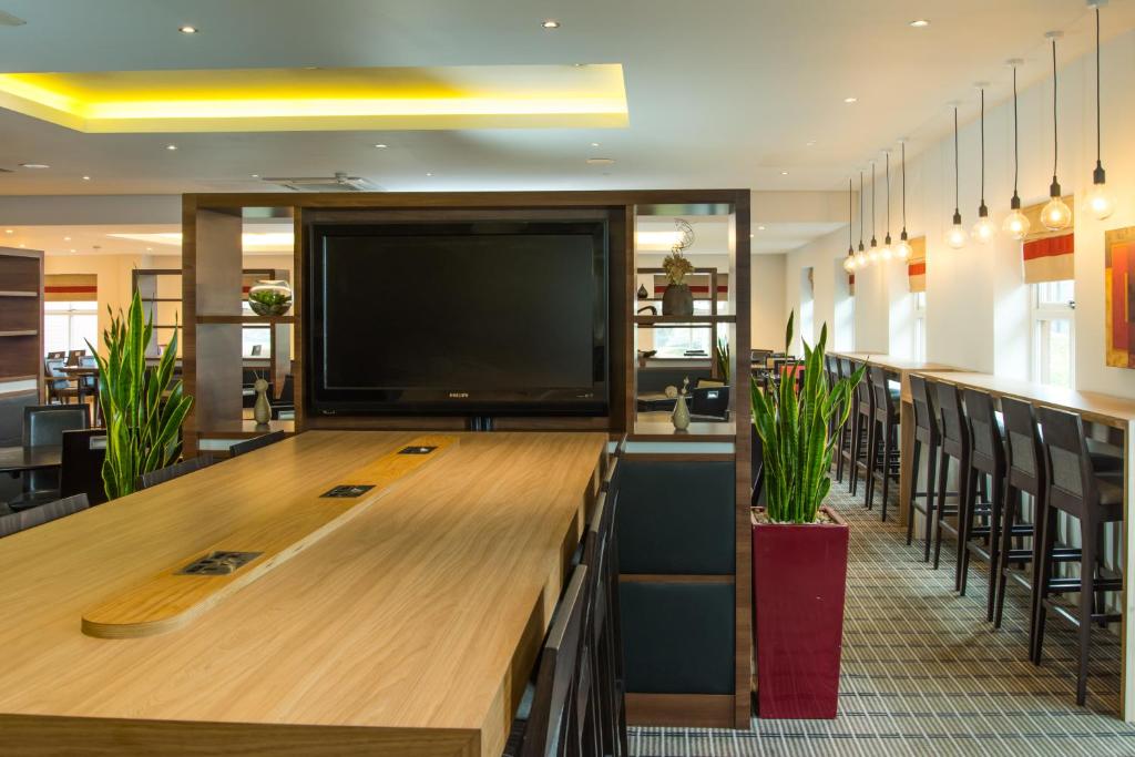 Restaurace v ubytování Holiday Inn Express Bristol Filton by IHG
