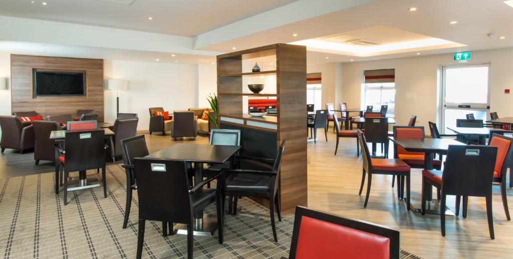 Restaurace v ubytování Holiday Inn Express Bristol Filton by IHG