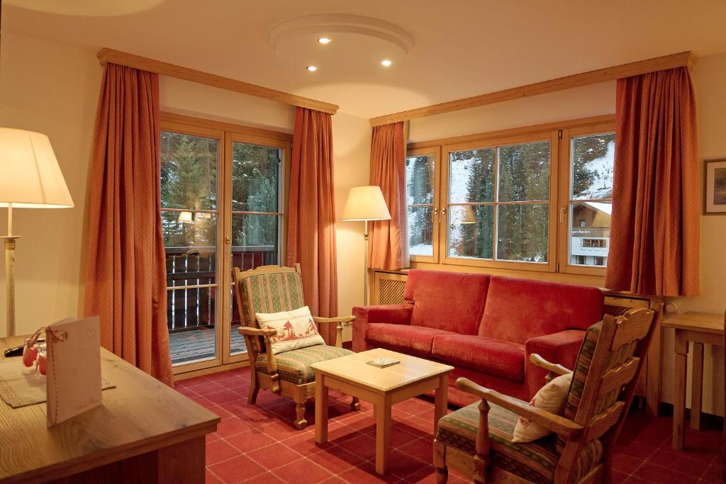 Posezení v ubytování Hotel Lech & Residenz Chesa Rosa