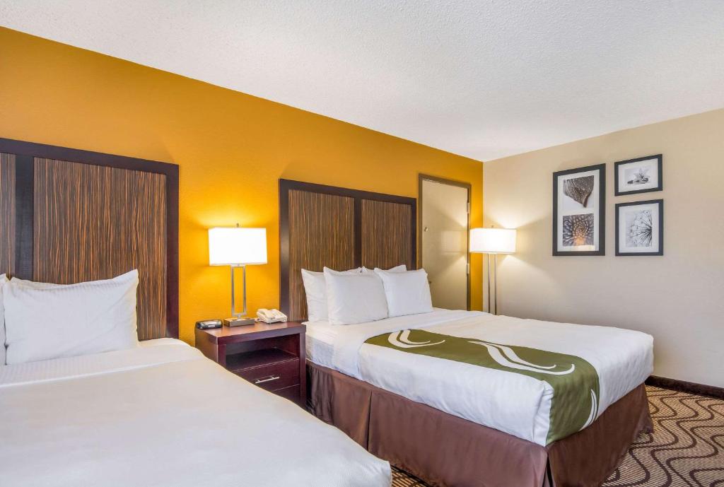 Postel nebo postele na pokoji v ubytování Quality Inn