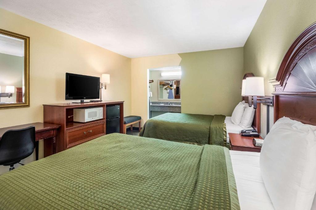 Rodeway Inn Cadiz - Habitación Doble Con Dos Camas Dobles - Fumadores