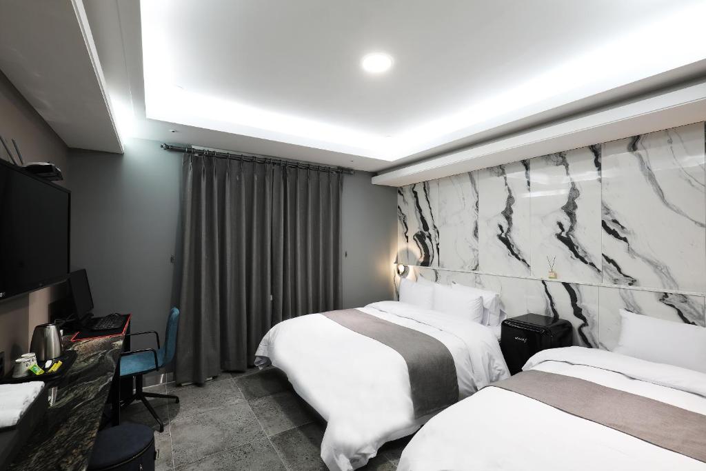 El Tower Hotel - Double Or Twin Room With Private External Bathroom