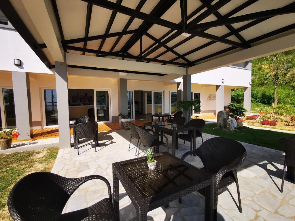 Patio nebo venkovní prostory v ubytování Sunset Cove Beach & Dive Resort