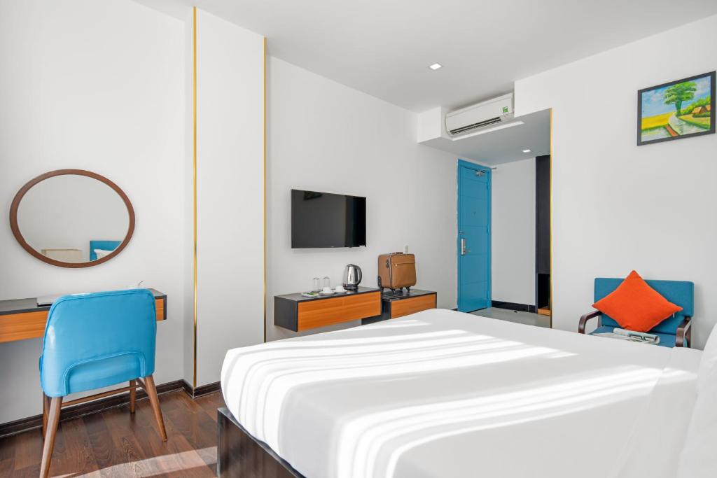 TV a/nebo společenská místnost v ubytování Platinum Danang Hotel