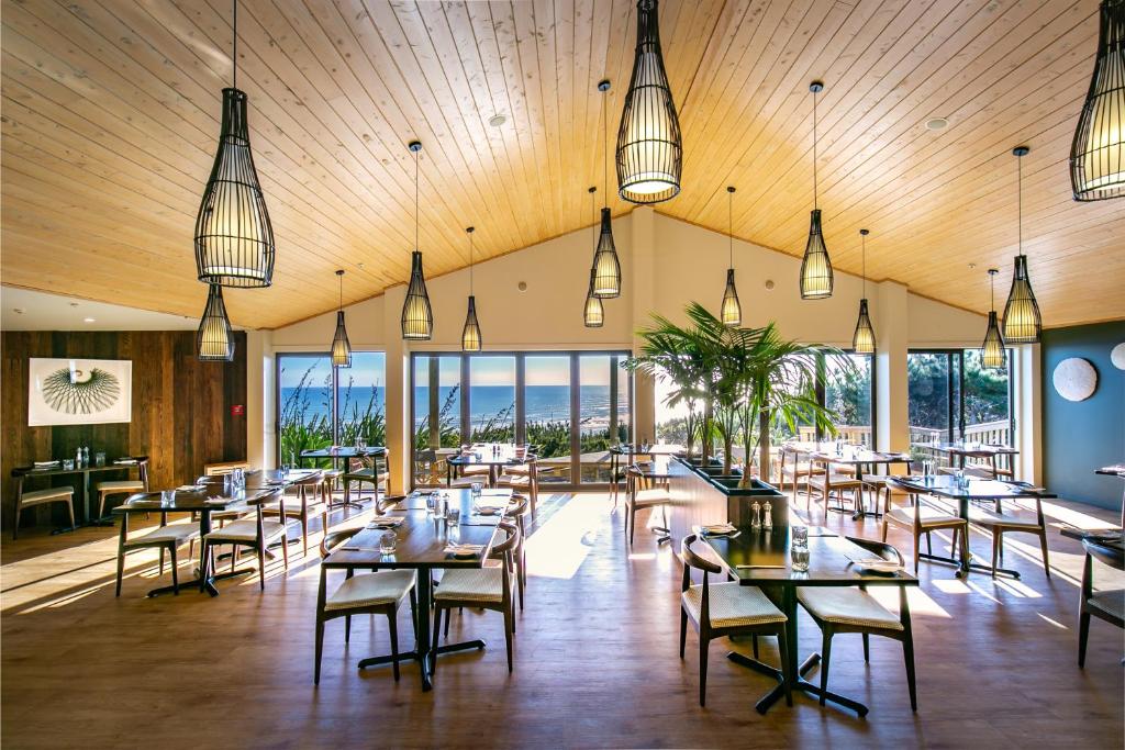 Restaurace v ubytování Castaways Resort
