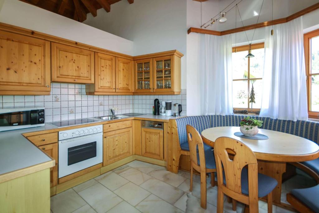 Kuchyň nebo kuchyňský kout v ubytování Kia Ora Hotel Restaurant