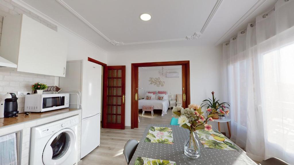 Una cocina o zona de cocina en Apartamentos Oncemolinos con desayuno