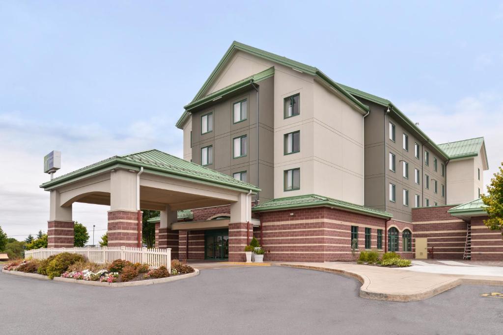 a rendering of a hotel building with a parking lot at Holiday Inn Express Breezewood, an IHG Hotel in Breezewood
