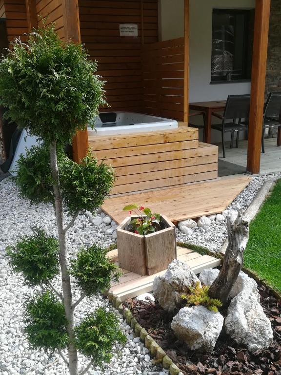Zahrada ubytování Hiša Katja-Privat wellness