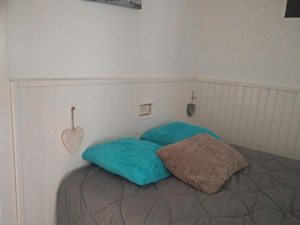 Posteľ alebo postele v izbe v ubytovaní APARTAMENT AL PORT EmpuriaRent