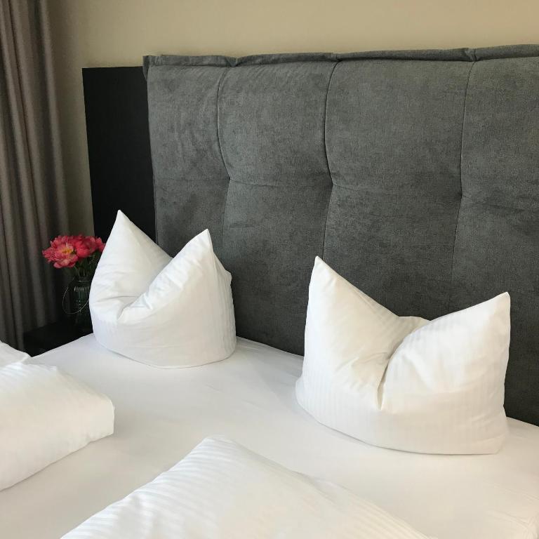 Postel nebo postele na pokoji v ubytování ROSS Hotel