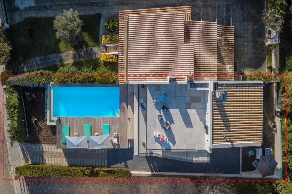 Bazén v ubytovaní Nereo - Heatable Pool & Sea View alebo v jeho blízkosti