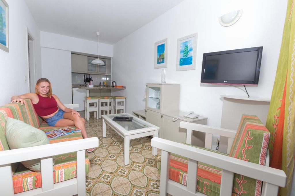 A television and/or entertainment centre at Maritim Playa