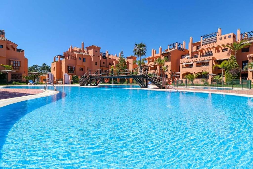 Marbella Apartment - Beautiful and Spacious next to Marriott ...