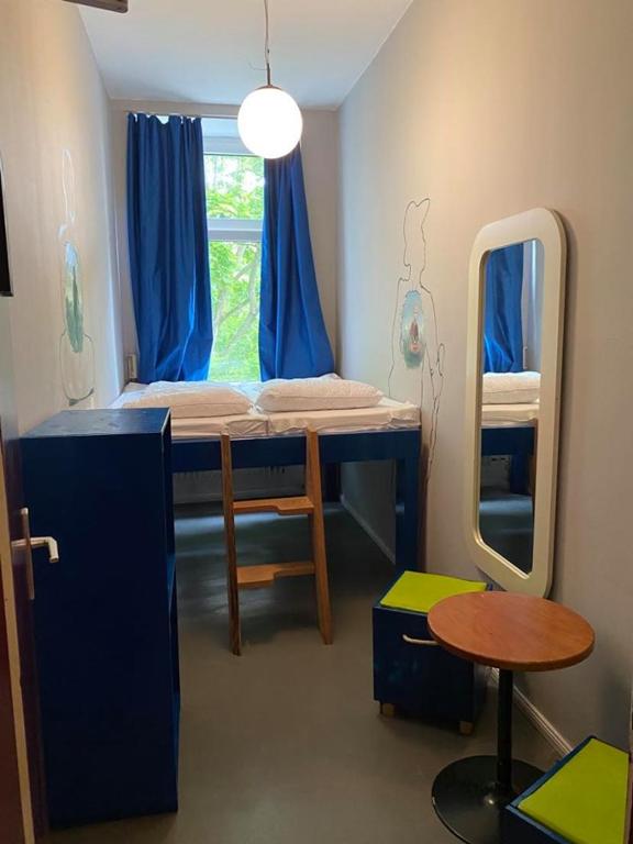 Postel nebo postele na pokoji v ubytování instantSleep Backpackerhostel St Pauli