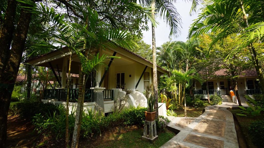 Zahrada ubytování Baan Khaolak Beach Resort