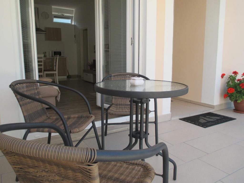 Posedenie v ubytovaní Apartment near center,beach,bus +free parking