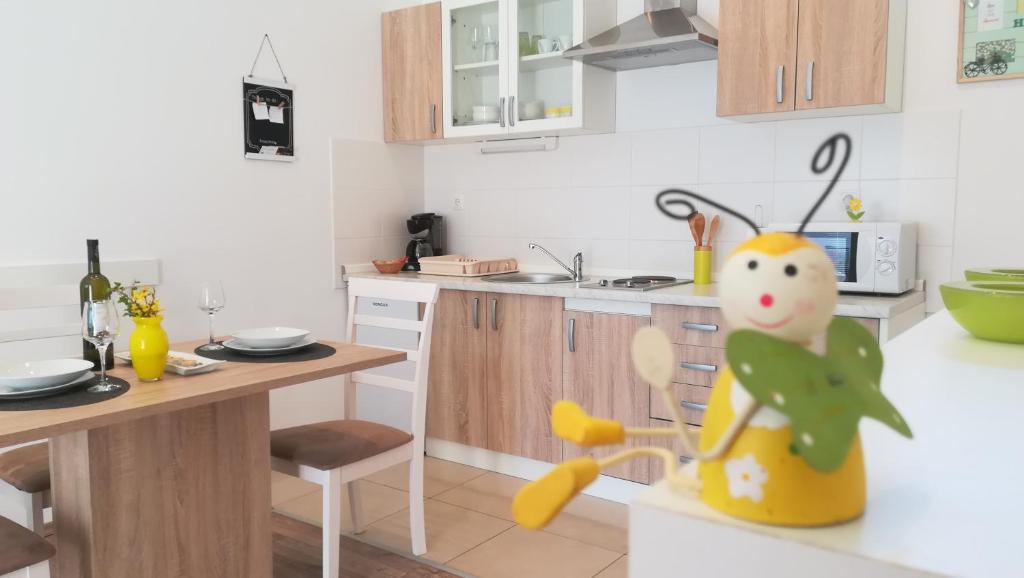 Kuchyňa alebo kuchynka v ubytovaní Apartment near center,beach,bus +free parking