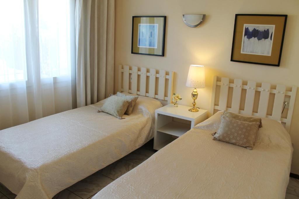 Posteľ alebo postele v izbe v ubytovaní Alemanya 22 privat pool Estartit